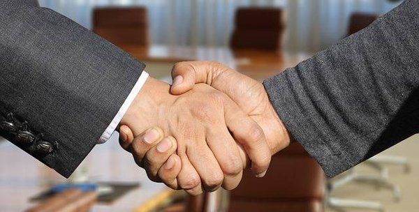 Quelles sont les questions à poser aux prestataires avant de signer un contrat ?